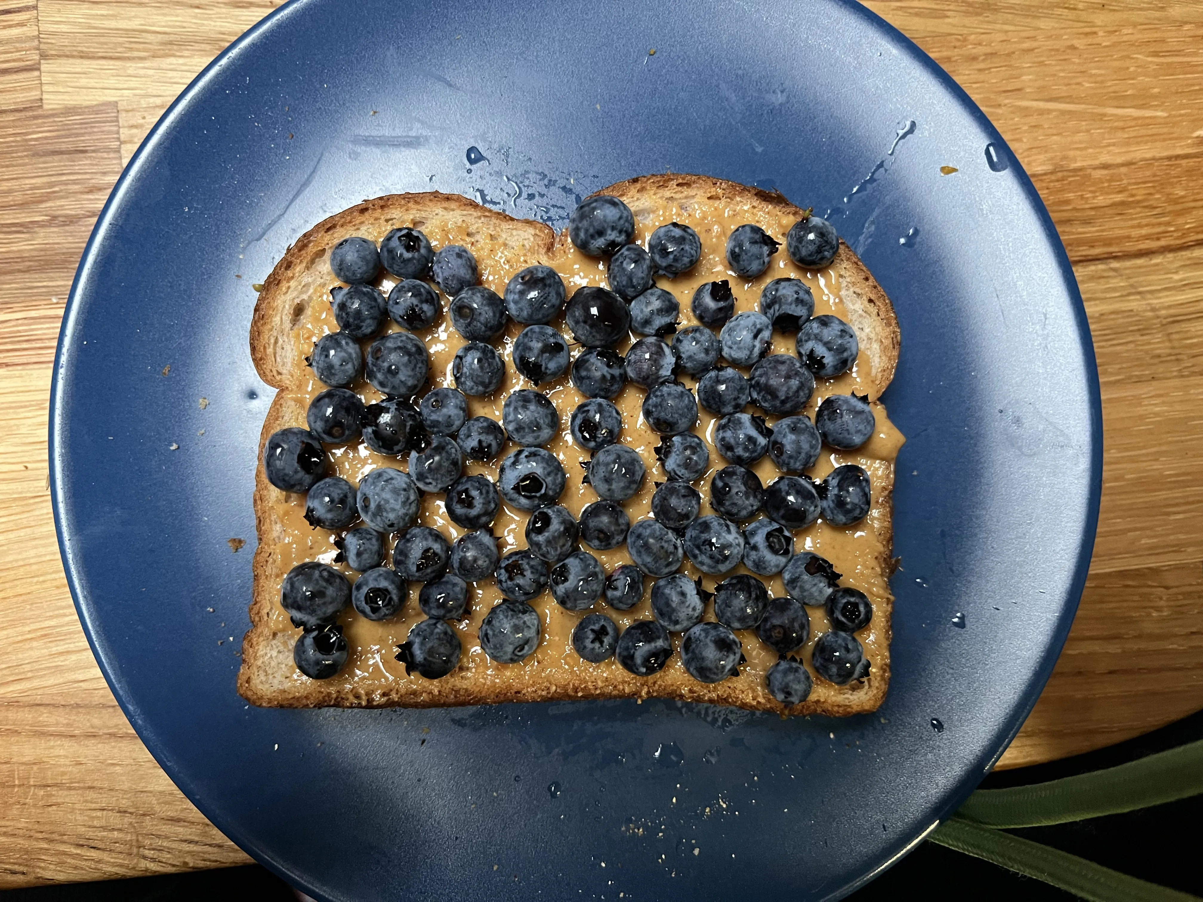 Blaubeeren Peanutbutter Sandwitch