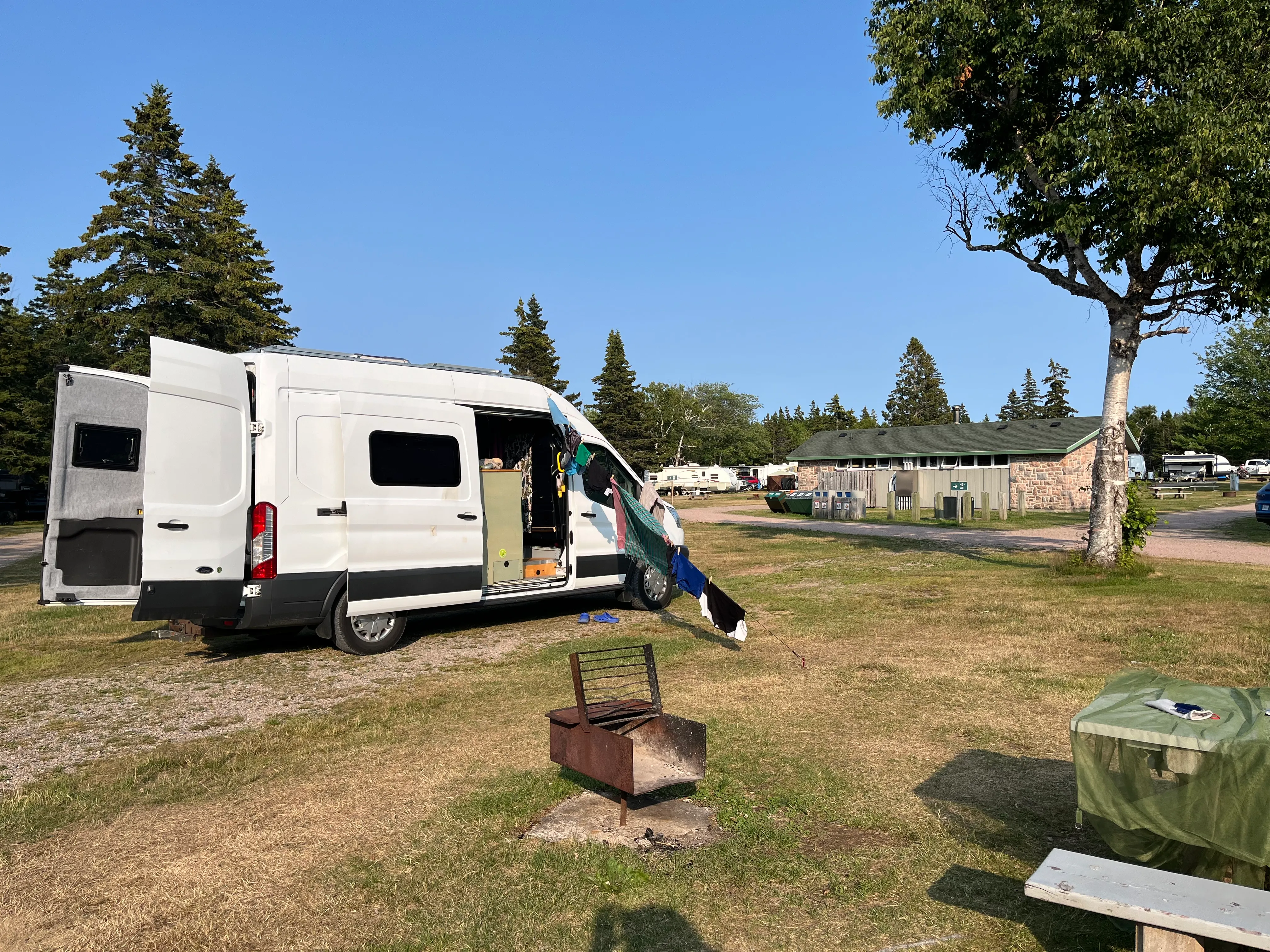 Panda auf dem Campingplatz
